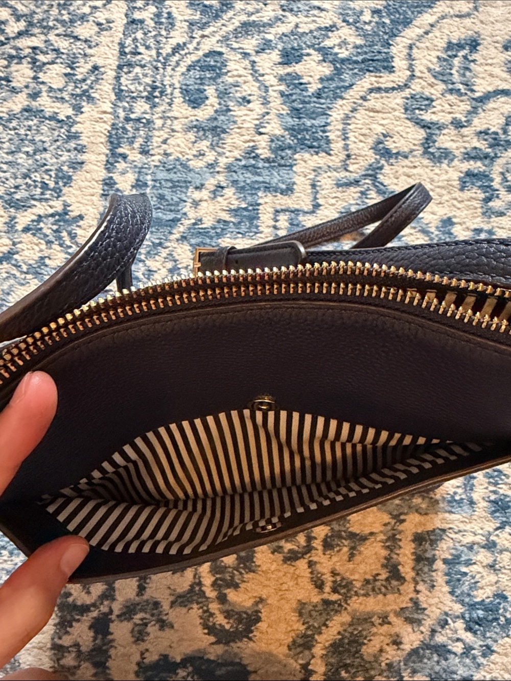 kate spade navy pebbled leather crossbody with gold hardware - Picture 5 of 7